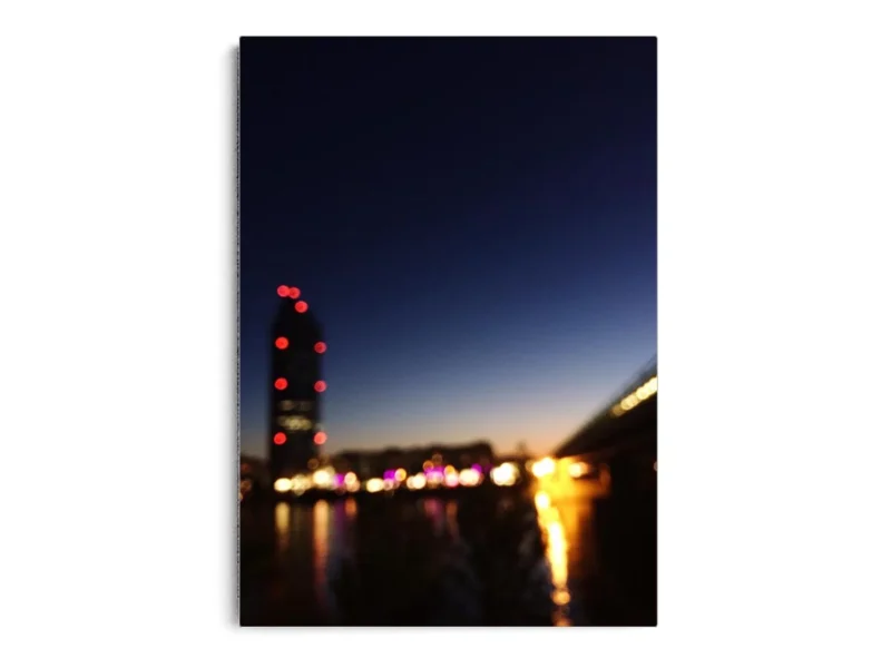 Arte Fotografía Desenfocada de Ciudad en el Fondo