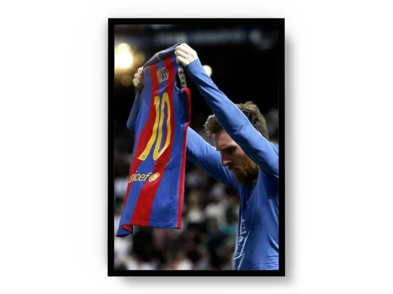 Póster Lionel Messi Mostrando Camiseta del FC Barcelona