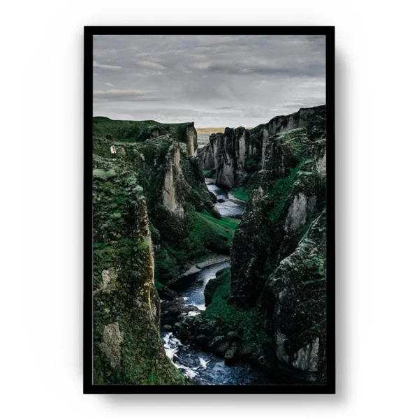 Póster Fotografía Paisaje Rio entre Montañas Imponentes