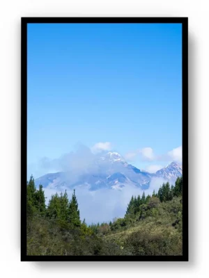 Póster Fotografía Paisaje Montaña entre Campos
