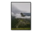 Póster Fotografía Vista Superior de Montaña Verde con Nubes