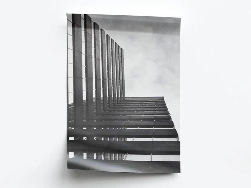 Arte Fotografía Ángulo Contrapicado de Imponente Edificio en L