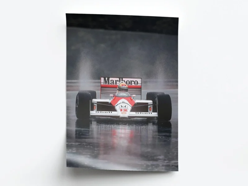 Póster F1 Ayrton Senna Auto en Pista Mojada