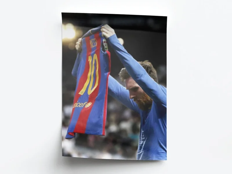 Póster Lionel Messi Mostrando Camiseta del FC Barcelona