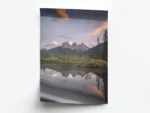 Póster Fotografía Reflejo de Paisaje con Tres Montañas