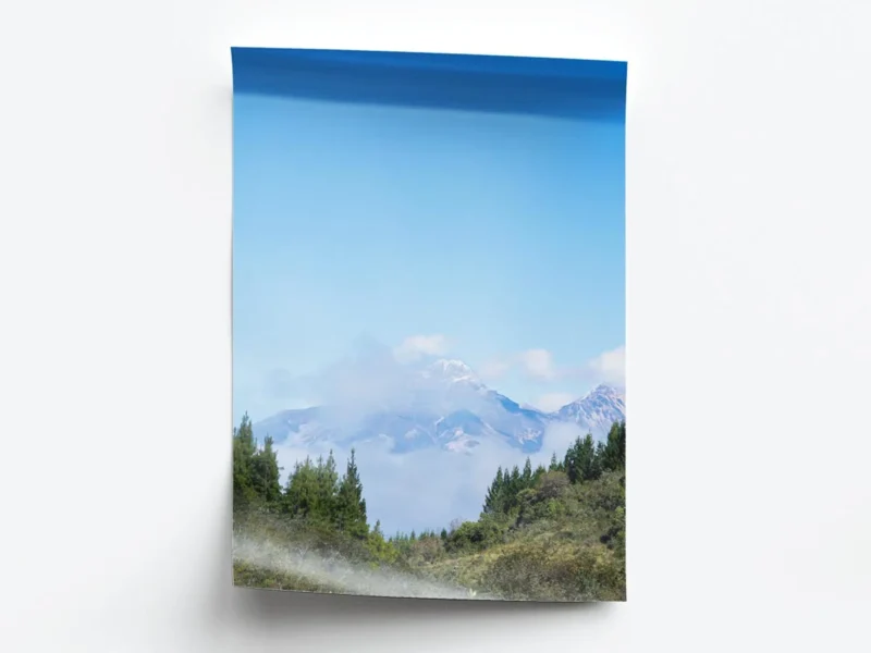 Póster Fotografía Paisaje Montaña entre Campos